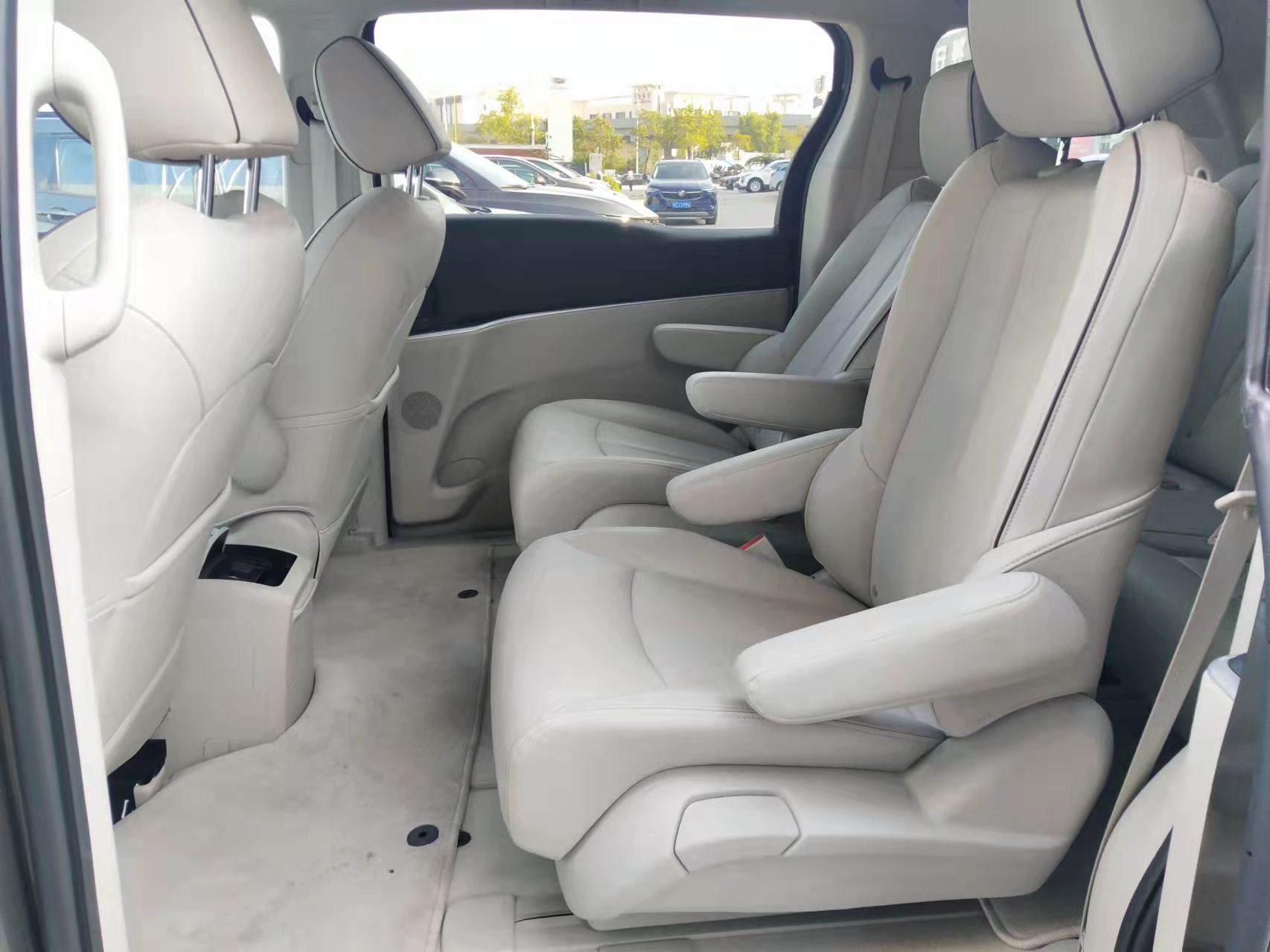 0t-a/mt陆上公务舱652t舒适型7座(国Ⅵ)